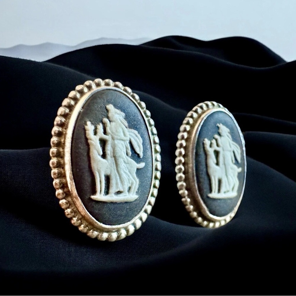 Vintage Wedgwood Sterling Silver Black Jasperware Diana & Stag Clip On Earrings